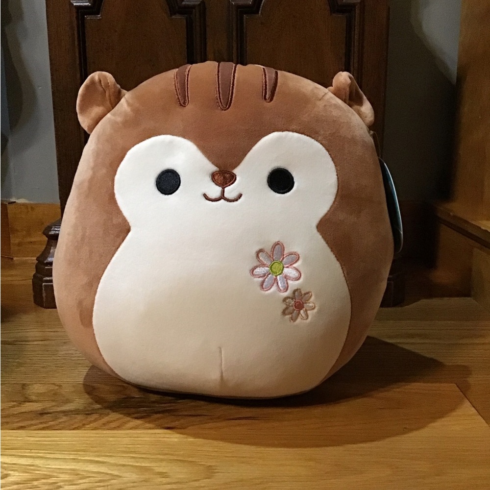 NWT Squishmallows sawyer the squirrel Cute Brown and Cream Plush .